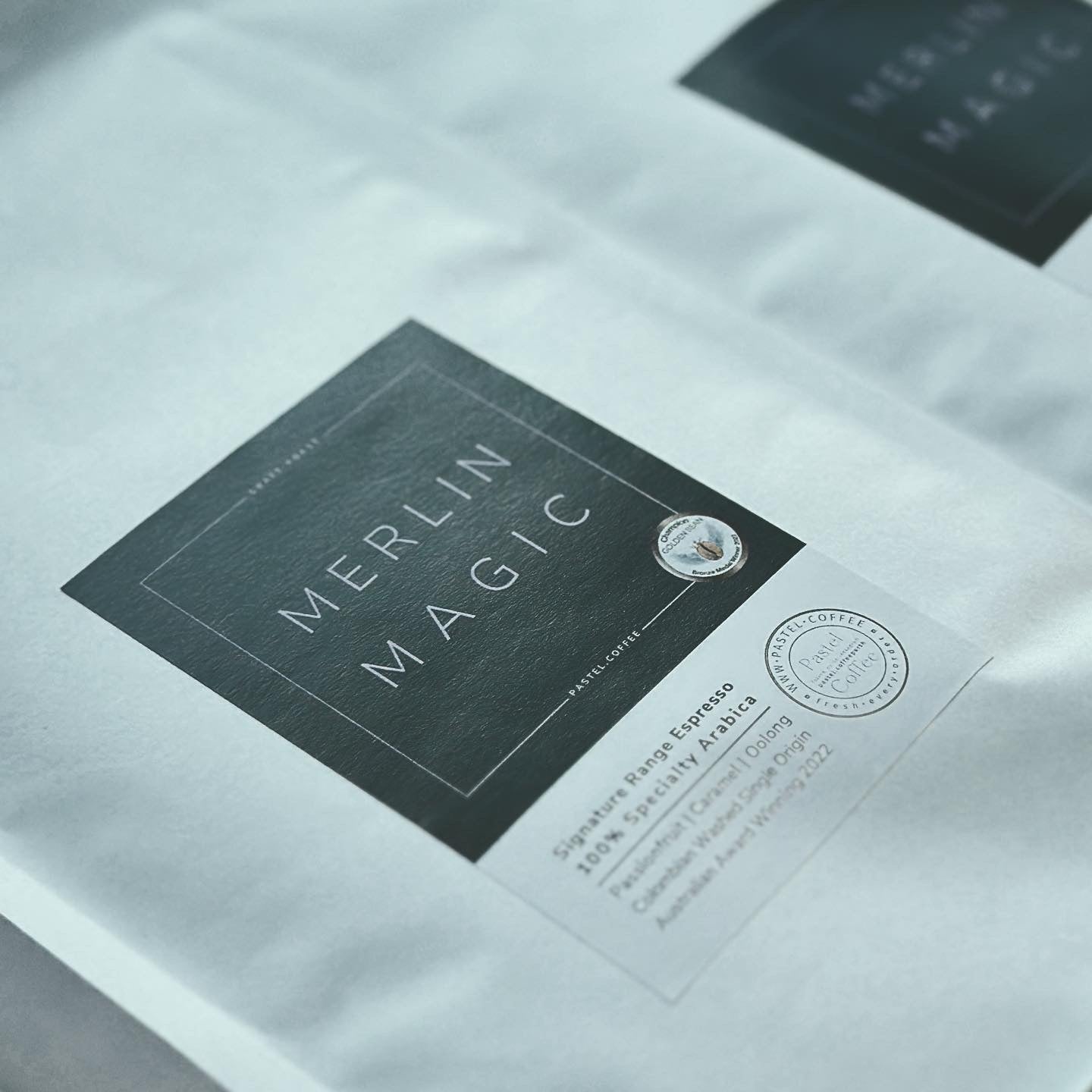 Merlin Magic - light espresso